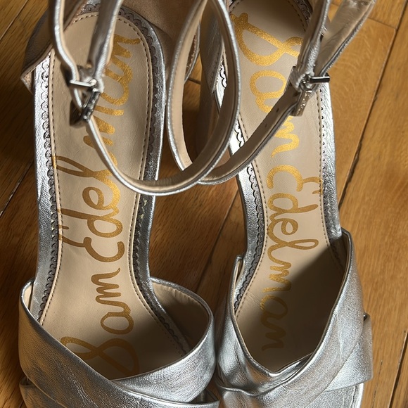 SAM EDELMAN Women's Yancy Block-Heel Crossover Sandals, Silver. Size 7. - Picture 13 of 15